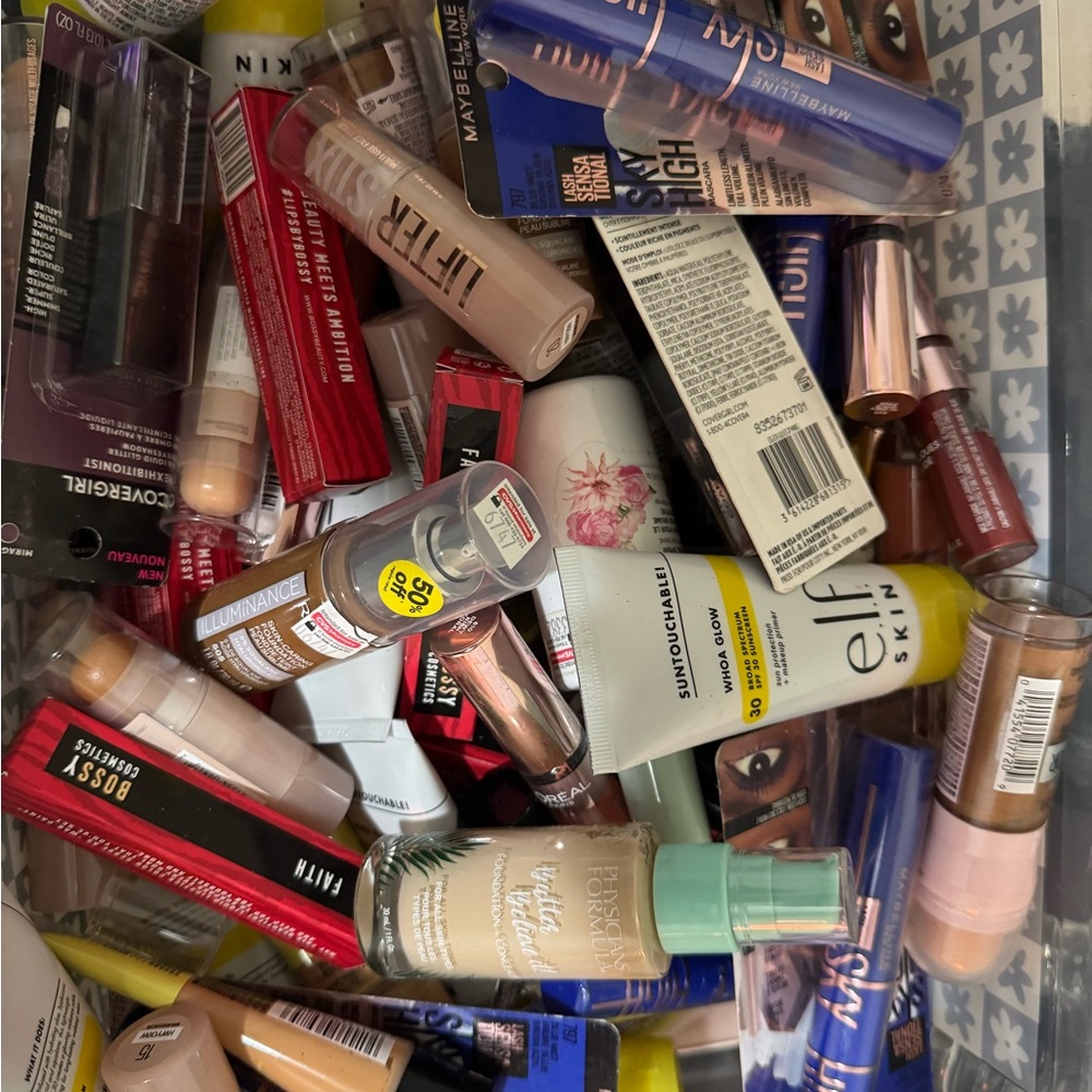 76 pieces Make up